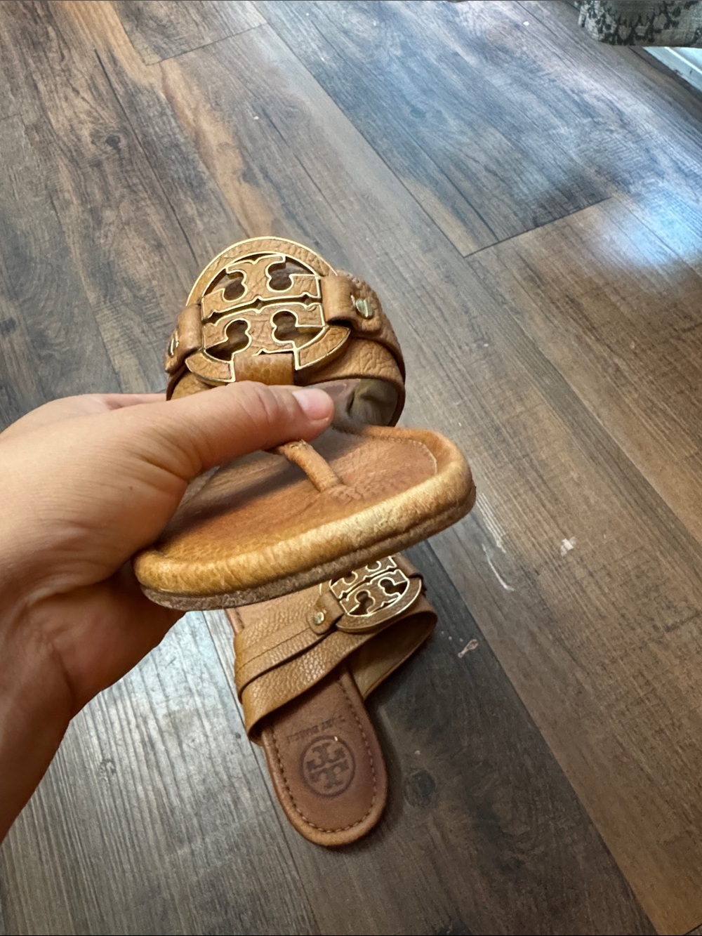 Tory Burch Tan Leather Logo Thong Sandals - Picture 10 of 16